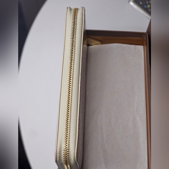 Louis Vuitton Ltd Edition Monogram Vernis Cheetah Print Zippy Wallet! - Picture 7 of 16